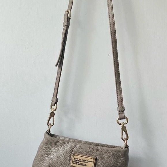 Marc Jacobs Taupe Leather Crossbody Bag - Picture 4 of 9